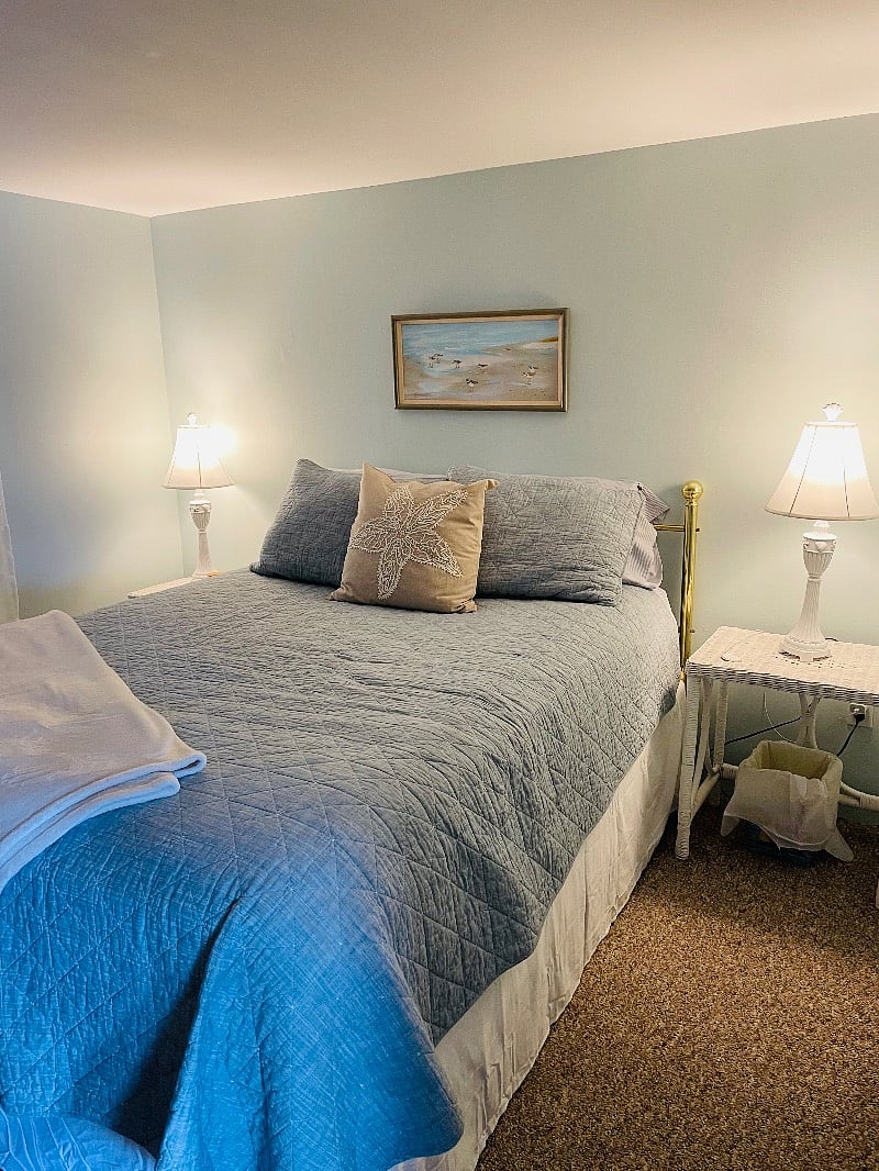1st Floor Bedroom with Queen