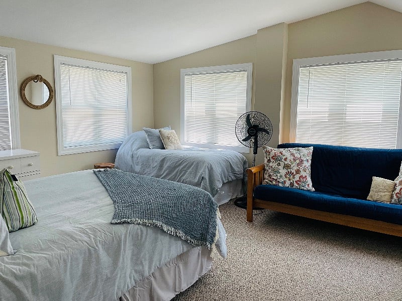 2nd Floor Bedroom with Queen and Twin