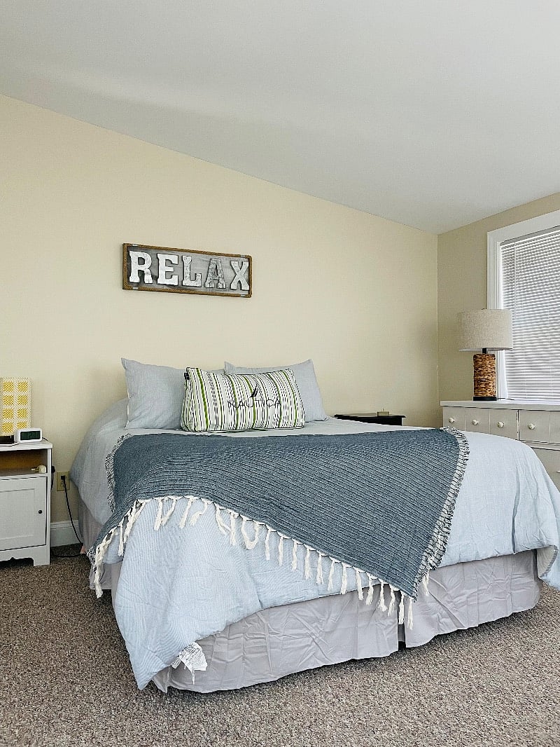 2nd Floor Bedroom with Queen and Twin