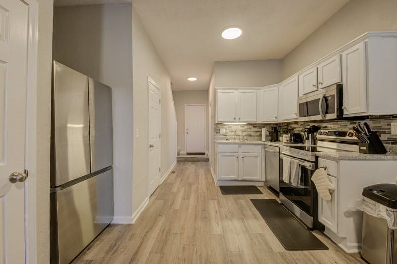 Furnished Finder property 586280_3 photo 6