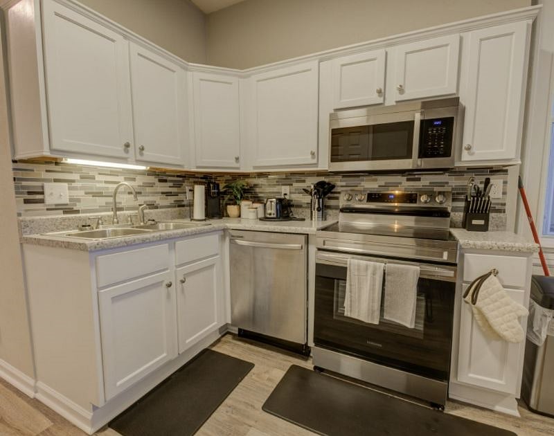 Furnished Finder property 586280_3 photo 8
