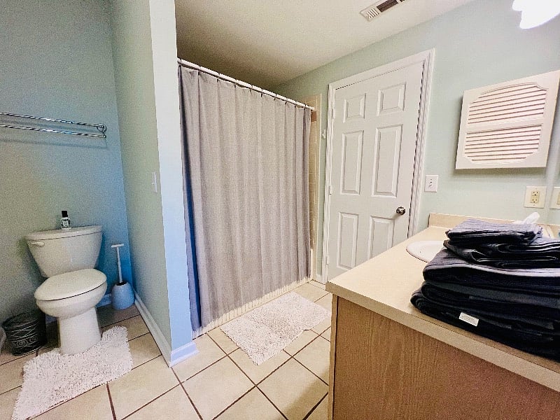 Front bedroom en-suite