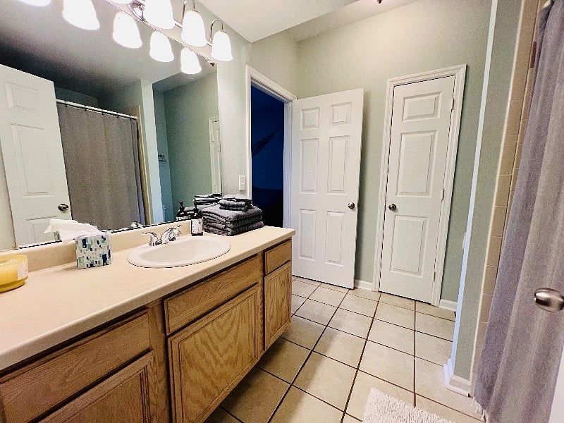 Front bedroom en-suite