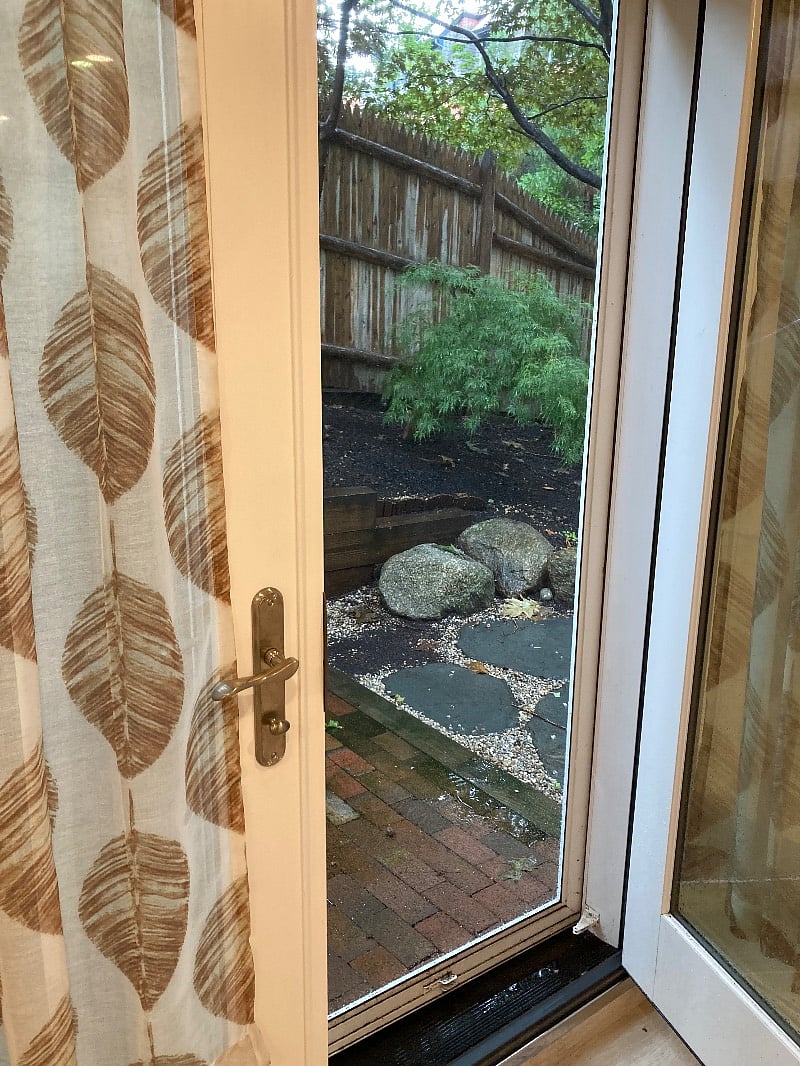 Private entrance for English garden apt