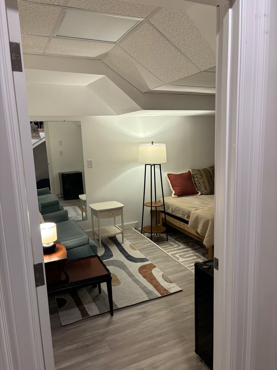 English Channel room is next door to English garden. Lower level of home. Uses main entrance to home. Step up to sofa sitting area. Larger than plush rooms. Cozy and quiet. Eyes flat panel lighting in ceiling. Ballet stretch barre on wall for dance enthusiasts. Best value at $1750