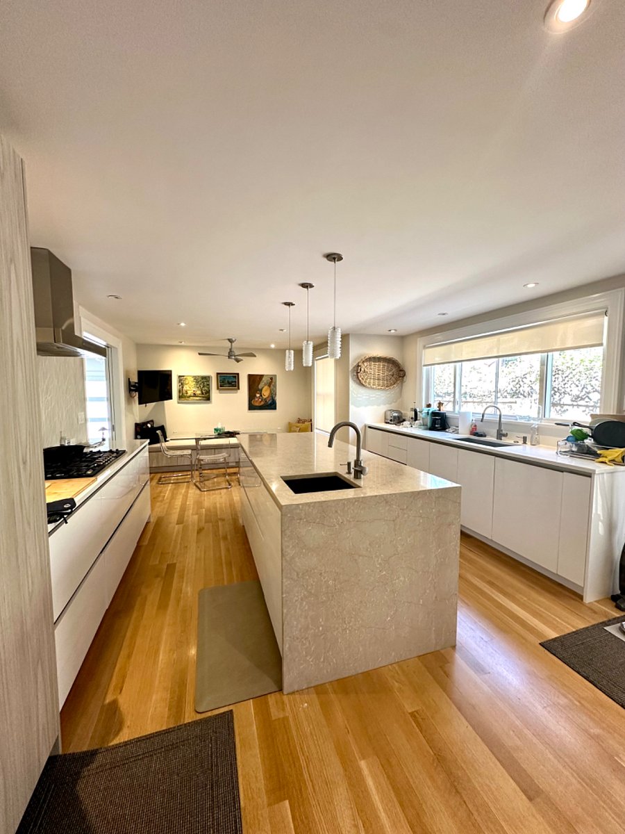 Shared kitchen and large fridge with 4 people at most. 