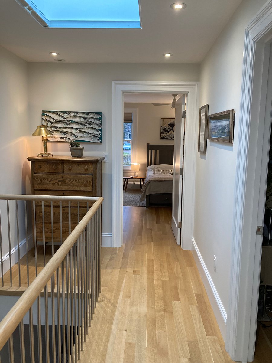 En-suite room. 2195.   Laundry on same floor
