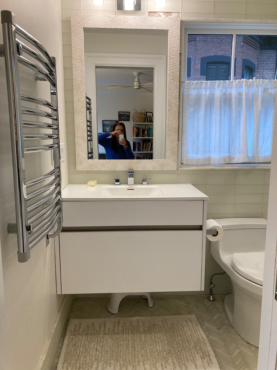 En-suite bath $2195