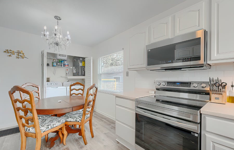 Kitchen & dining room
