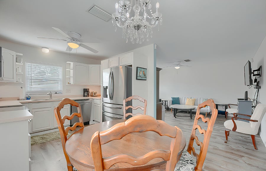 Kitchen & dining room