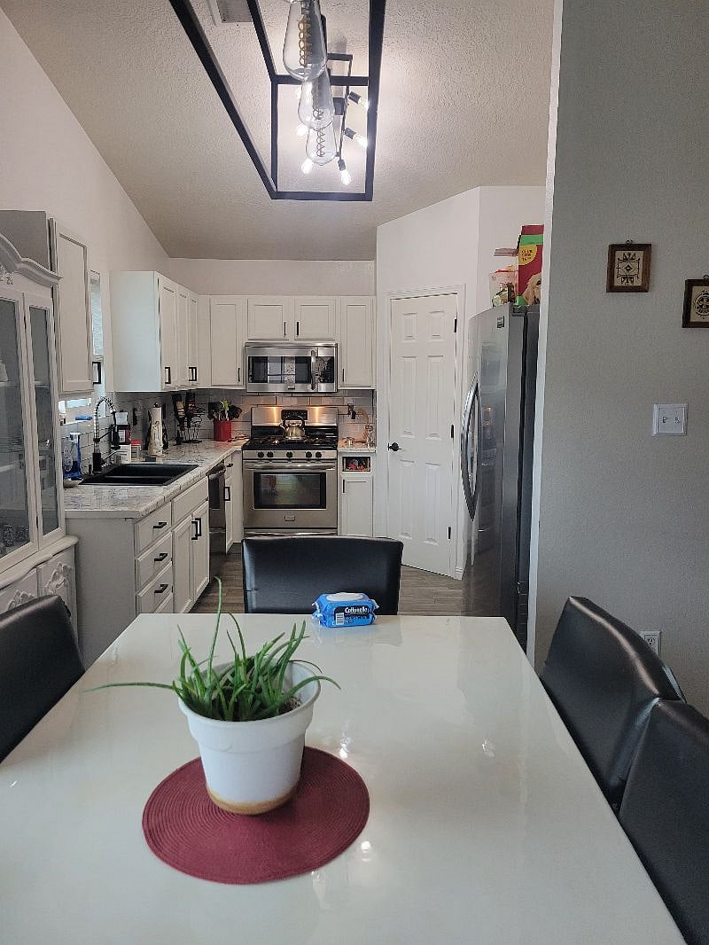 Furnished Finder property 586432_1 photo 4