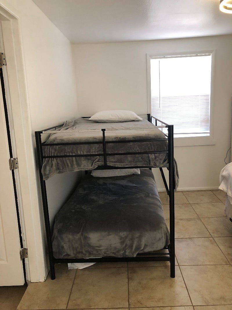 Twin bunkbeds