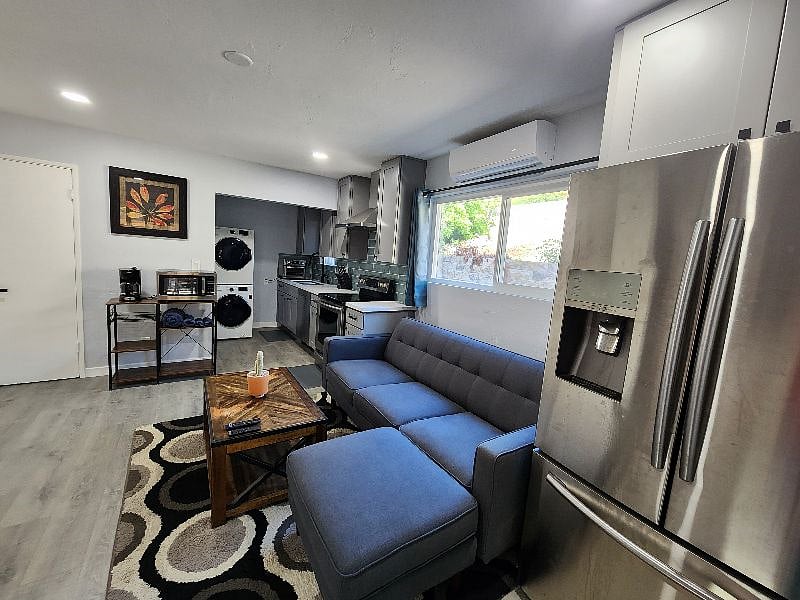 Furnished Finder property 586596_1 photo 3