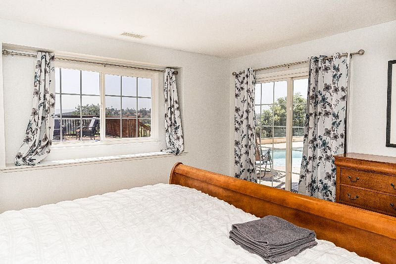 Furnished Finder property 586675_1 photo 33