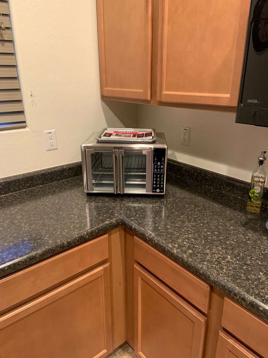 Air fryer/toaster oven combo for all your cooking needs.
