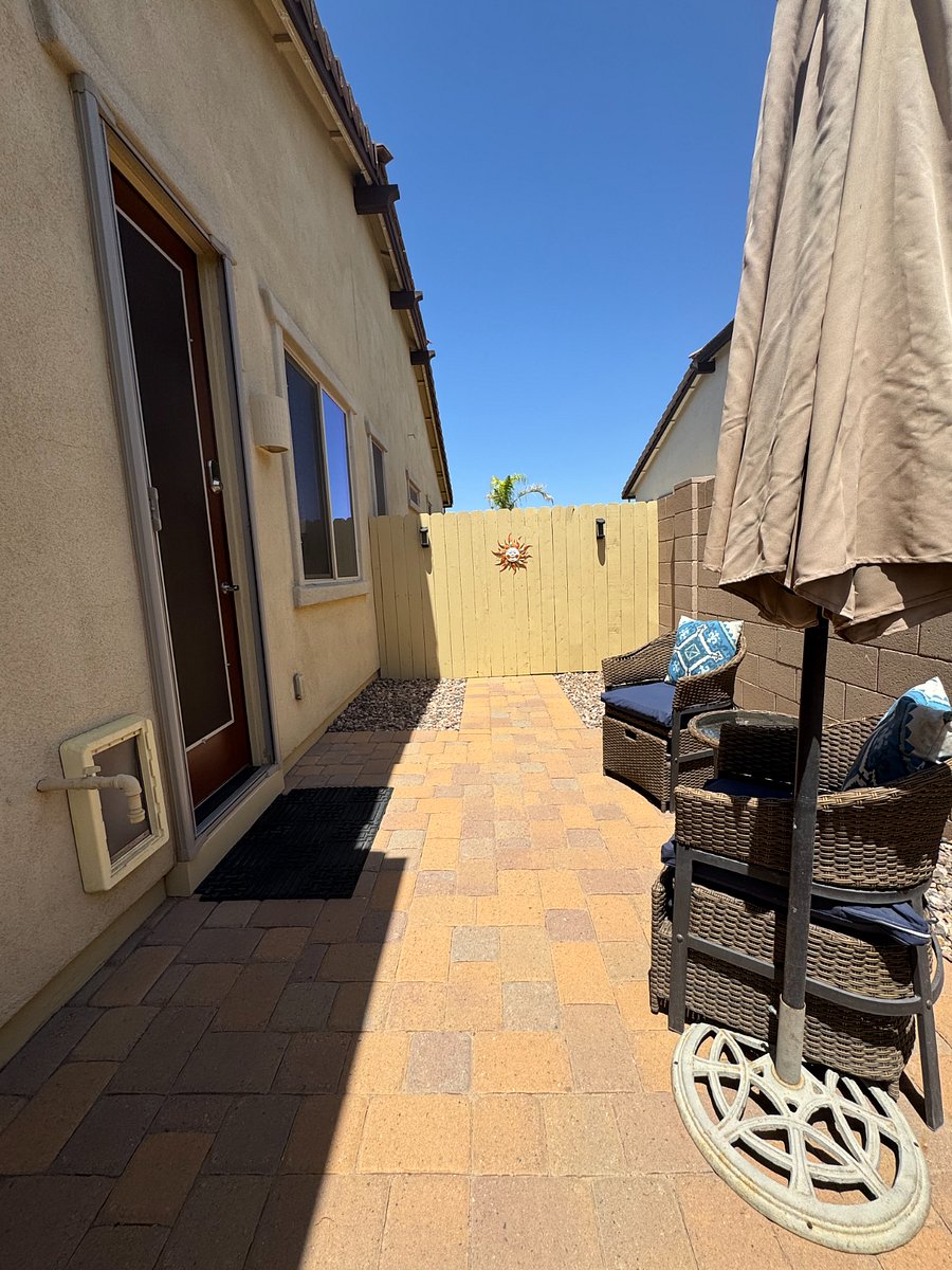 Cozy courtyard for you and your fury friends.