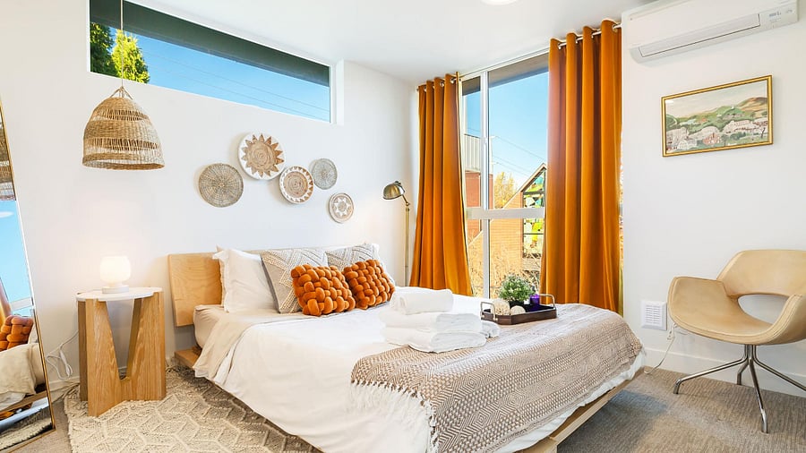 Queen Anne Townhome - Bedroom