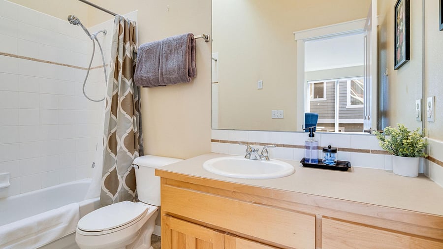 Queen Anne Townhome - Bathroom