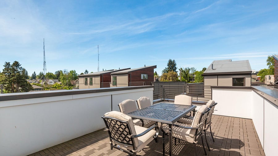 Queen Anne Townhome - Outdoor Area
