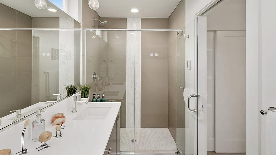 Capitol Hill Townhome - Bathroom