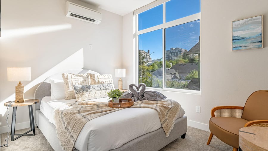 Capitol Hill Townhome - Bedroom