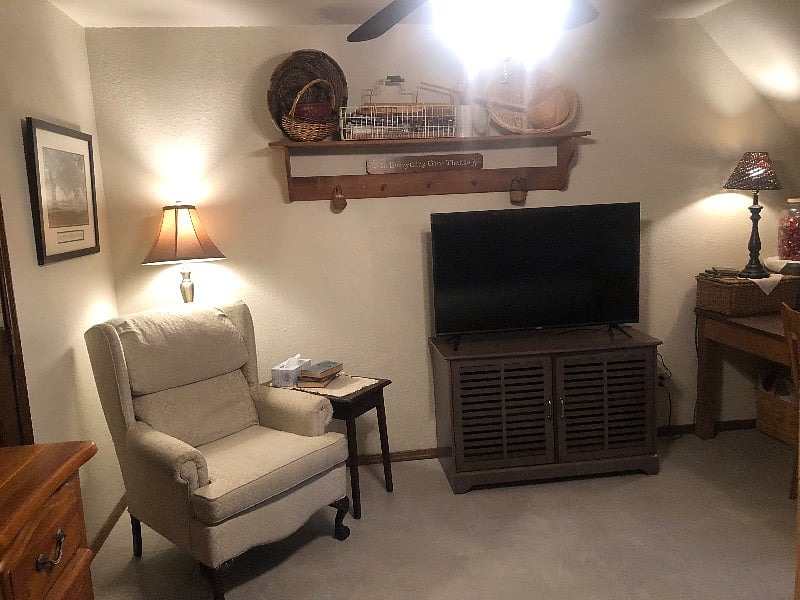 Bedroom 2: Comfy seating and 50" Smart TV.