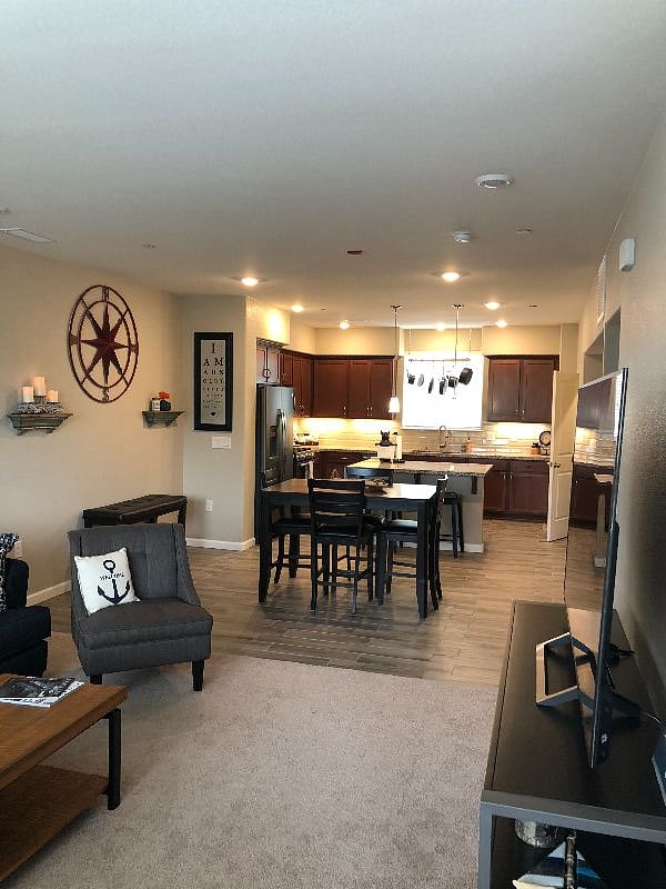 Furnished Finder property 587160_1 photo 2