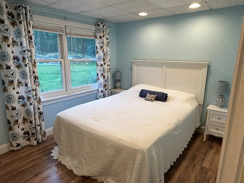 Queen bedroom