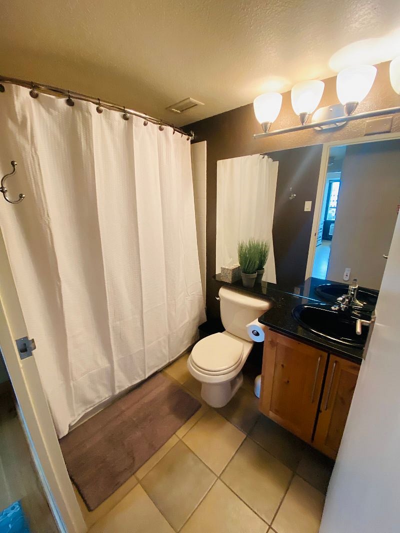 Full bath (there's also another 3/4 bath not pictured)