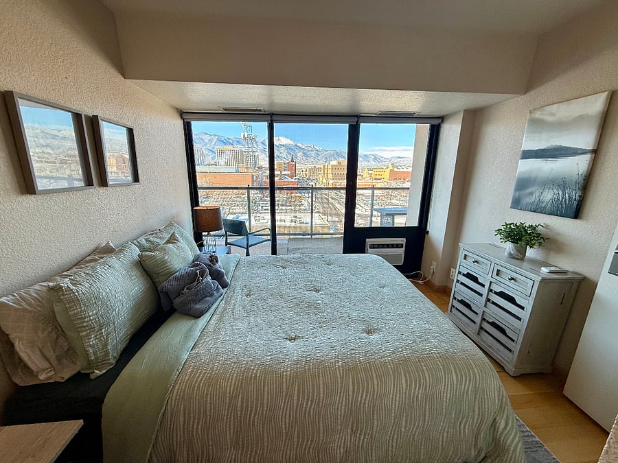 Second bedroom w/Queen Bed
