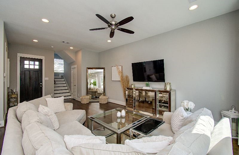 Furnished Finder property 587567_1 photo 3
