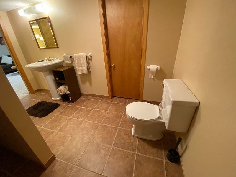 Basement 1/2 Bath