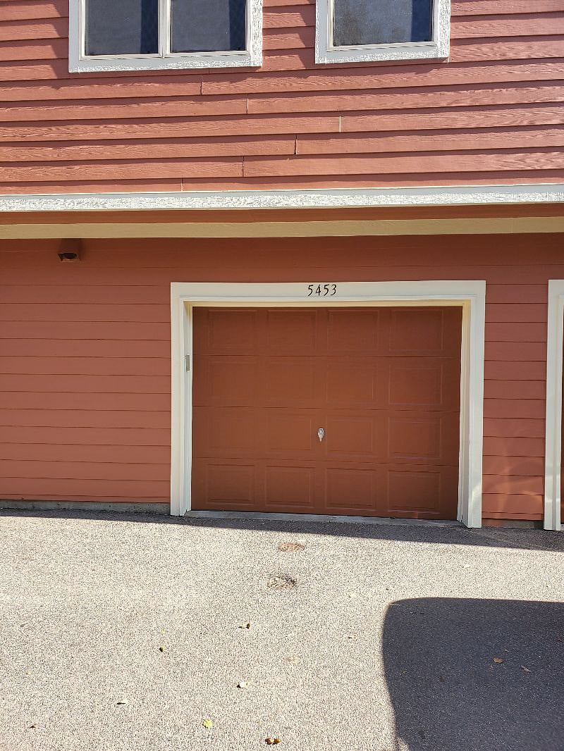 Two car tandem garage 