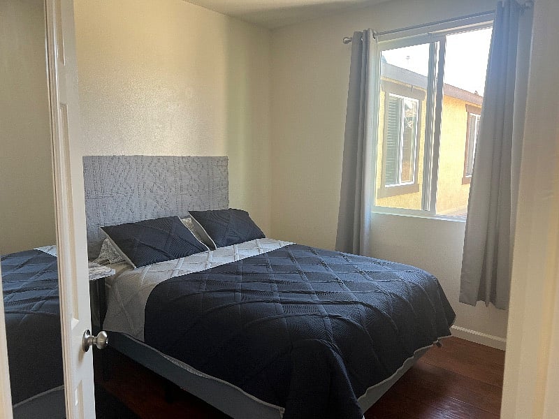 2nd bedroom queen bed