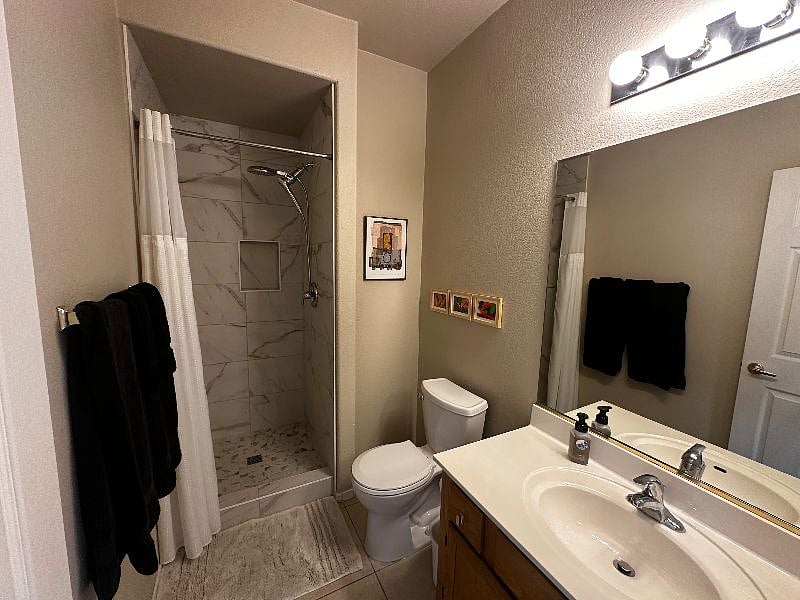 Guest bathroom 