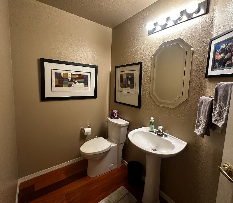 Downstair Half bathroom 