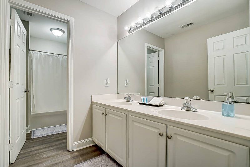 Furnished Finder property 587833_1 photo 32