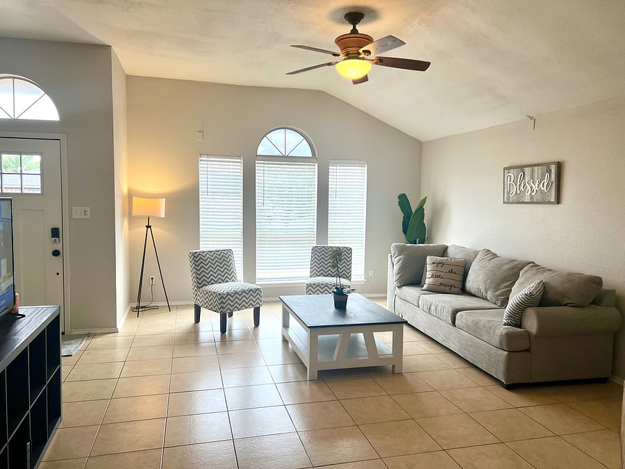 Furnished Finder property 587849_1 photo 3