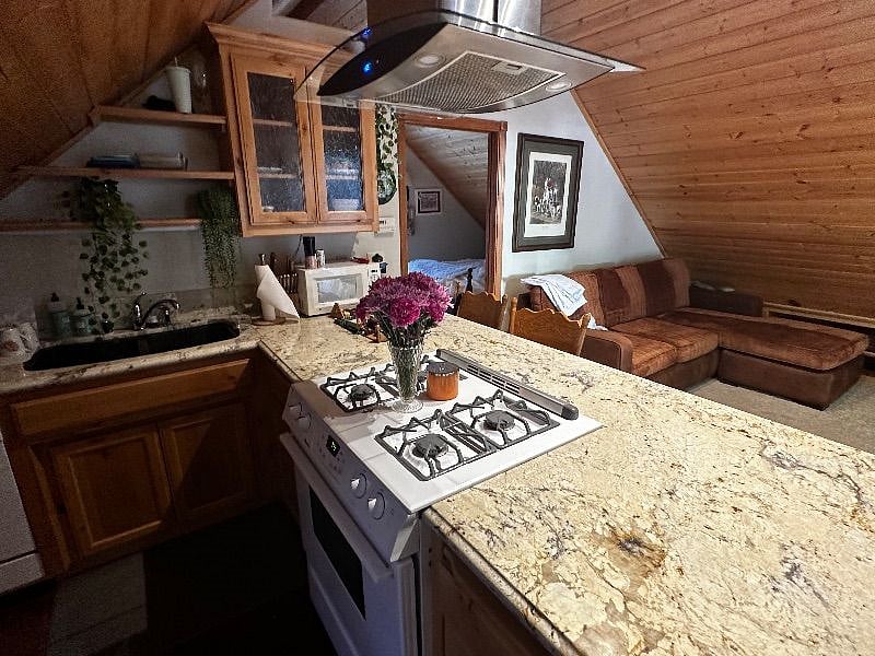 Furnished Finder property 587932_1 photo 3
