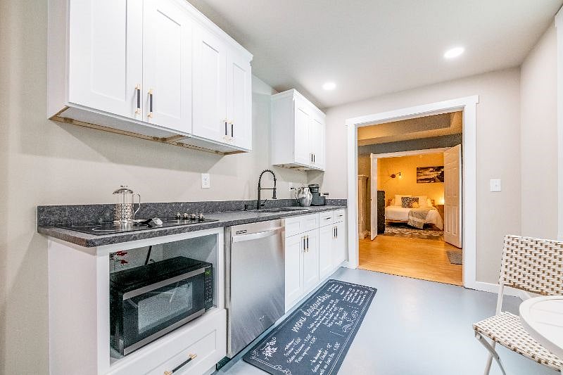 Furnished Finder property 588001_1 photo 25