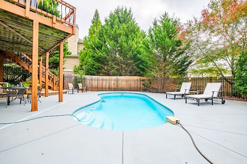 Furnished Finder property 588001_1 photo 34