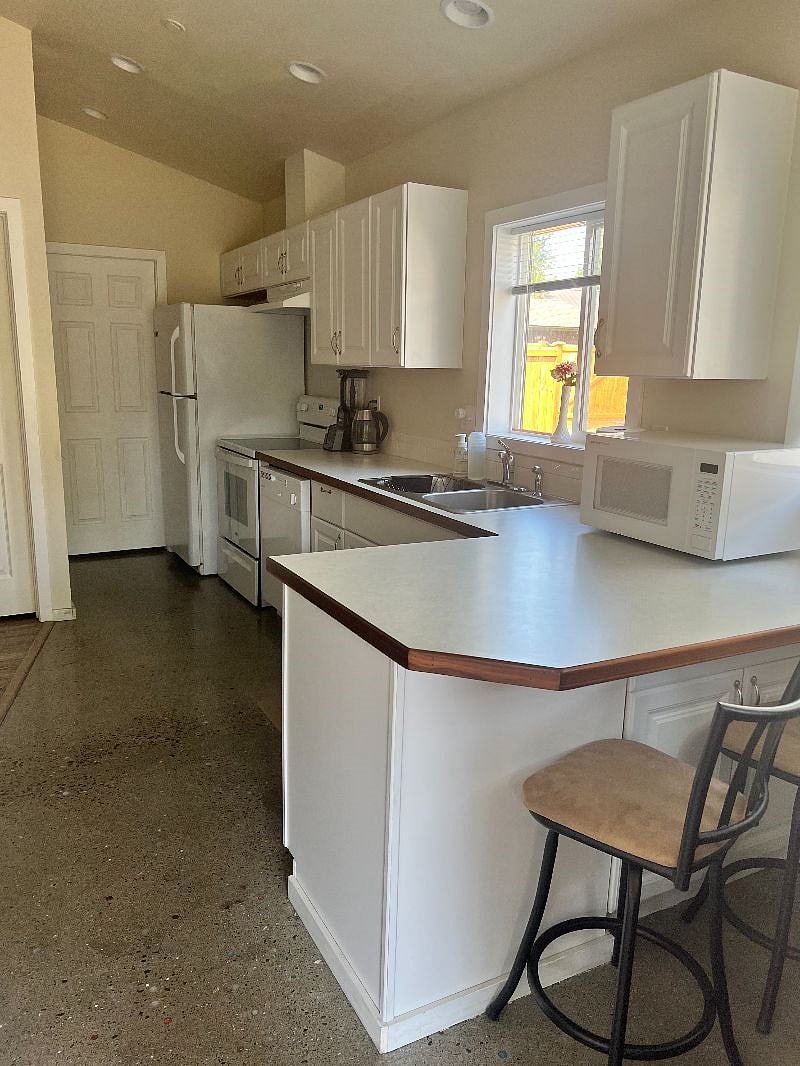 Furnished Finder property 588035_1 photo 5