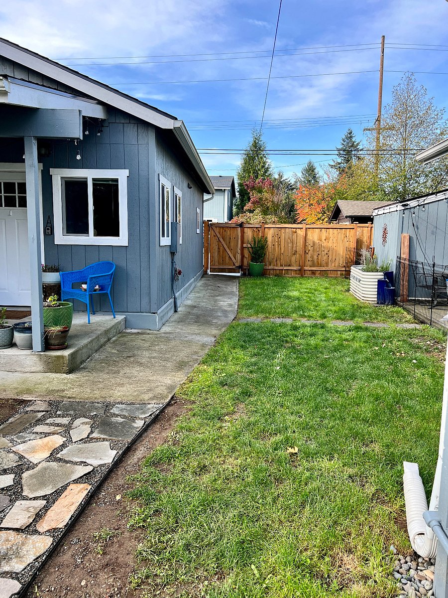 Private fully fenced yard