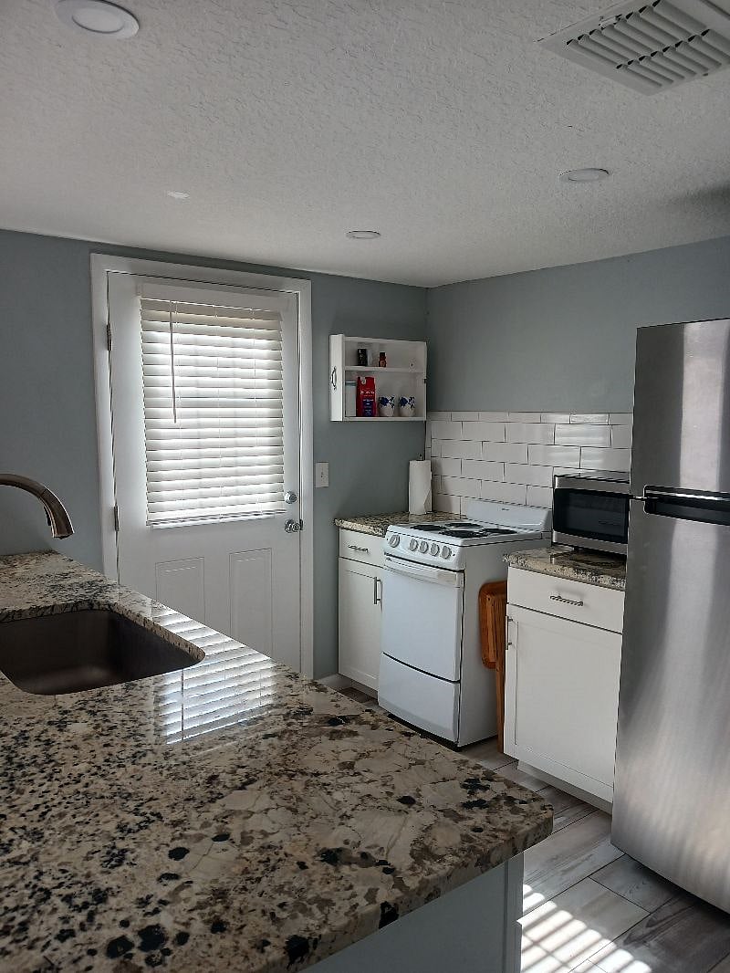 Furnished Finder property 588059_1 photo 5