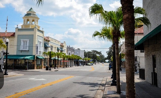 Downtown shops 7 minute walk.