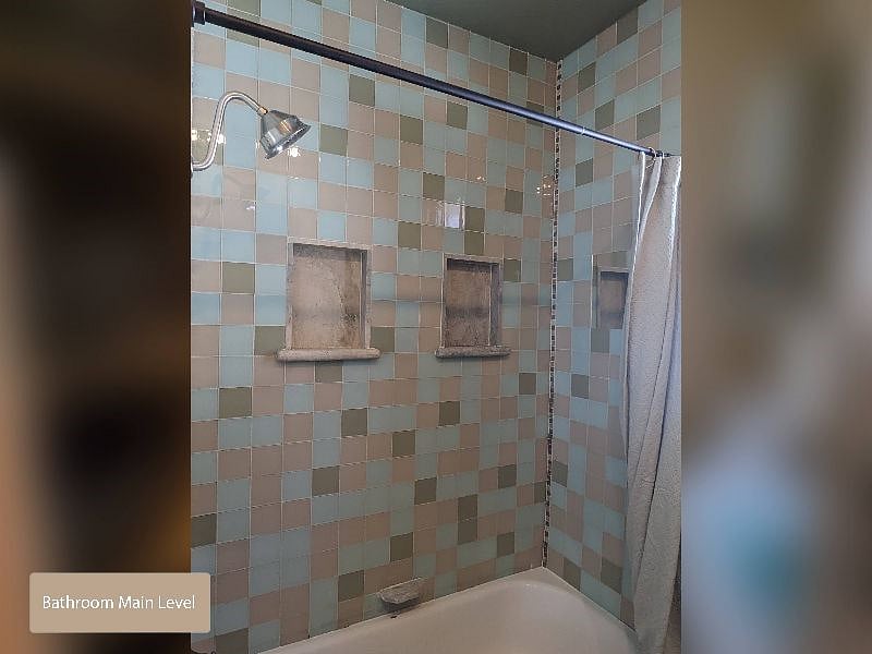 Shared Main Level Bathroom - Rain Shower and Tub