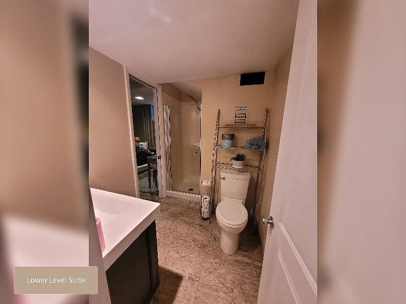 Lower Level Suite - Private Bathroom with Rain Shower