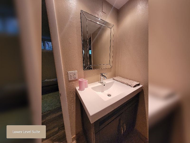 Lower Level Suite - Private Bathroom