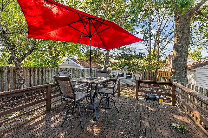 deck, fenced yard, single car garage