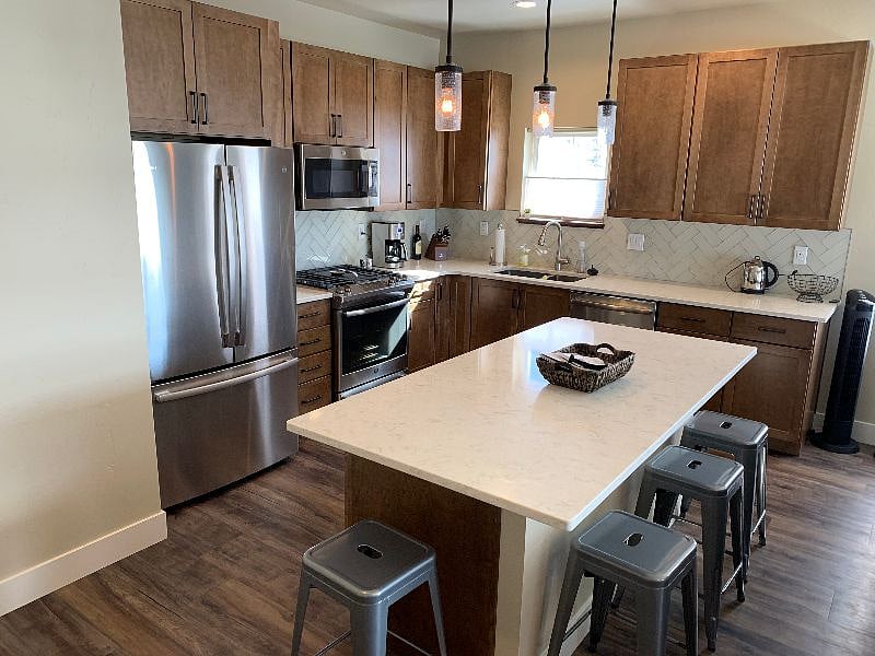 Furnished Finder property 588160_1 photo 3